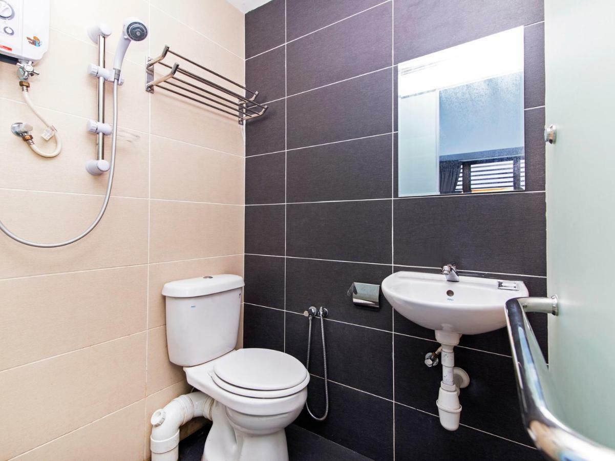 Oyo 220 Hotel Sri Maluri กัวลาลัมเปอร์ ภายนอก รูปภาพ