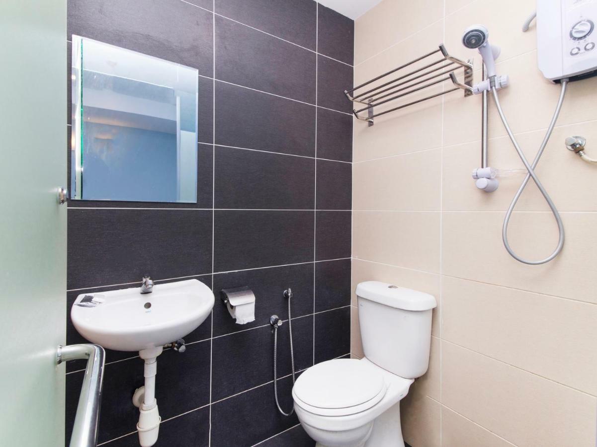 Oyo 220 Hotel Sri Maluri กัวลาลัมเปอร์ ภายนอก รูปภาพ