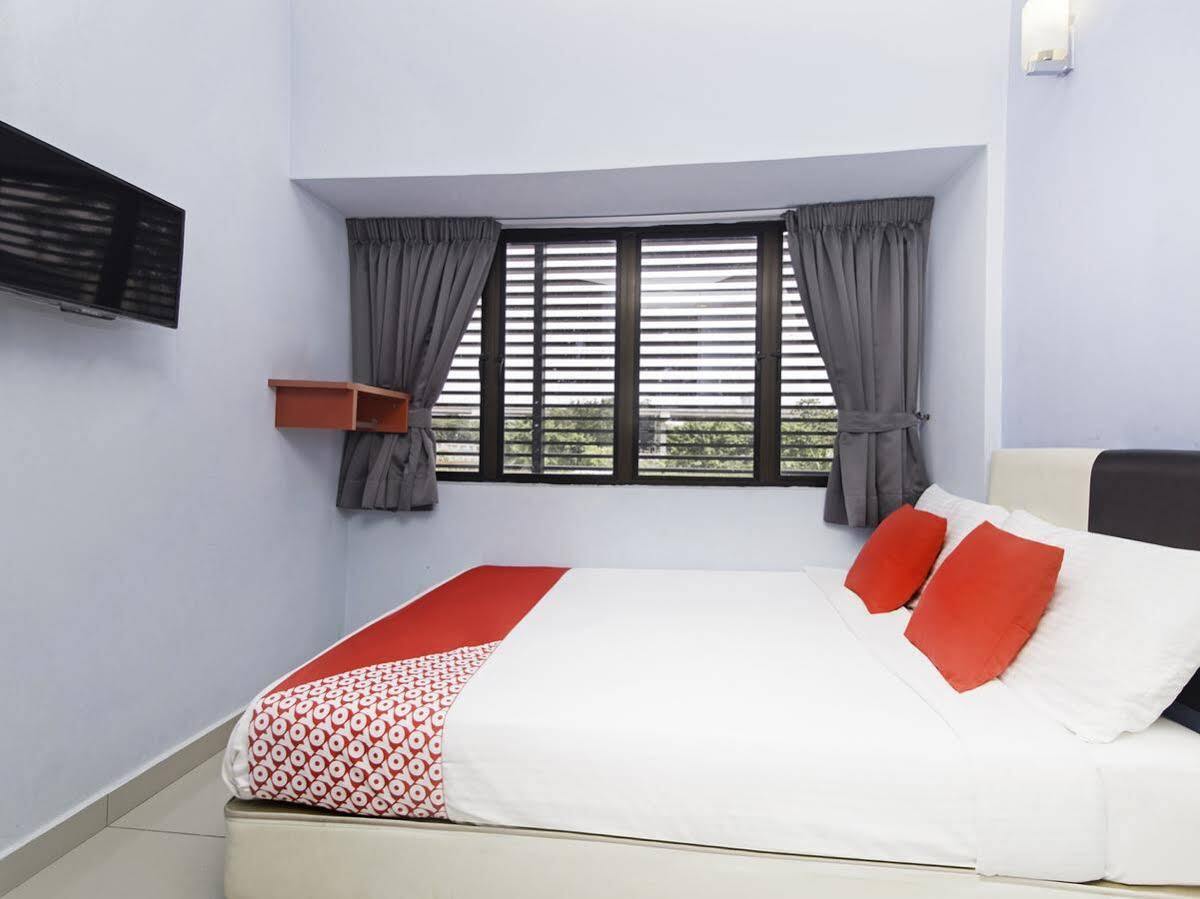 Oyo 220 Hotel Sri Maluri กัวลาลัมเปอร์ ภายนอก รูปภาพ